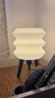 Lámpara de mesa con trípode