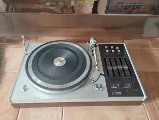 Philips 998 turntable with built-in equaliser