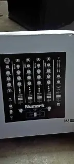 Mesa de mezclas DJ Numark M6 USB