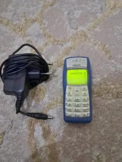 Nokia 1100 with charger - working