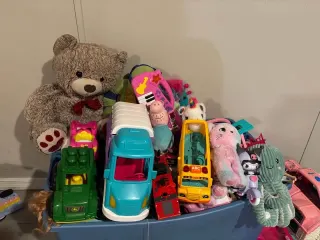 Lotto bambini: orsetto grande, furgone, peluche