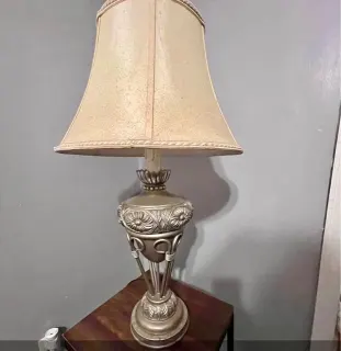 Lampada da tavolo classica color argento