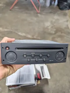 Original Renault/Peugeot CD car radio - grey