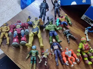 Lote de quince figuras de acción