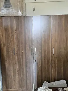Armario de cuatro puertas