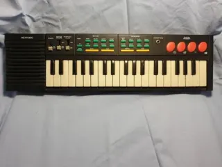 Vintage Methodo keyboard with coloured buttons