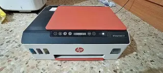 Imprimante jet d'encre blanche et rouge