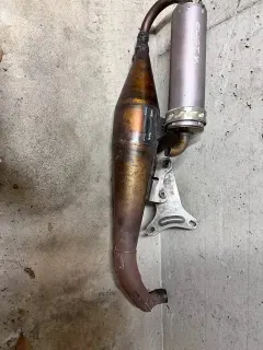 Scarico moto sportivo con silenziatore - iridescente