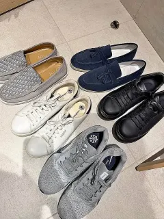 Lot de cinq paires de chaussures