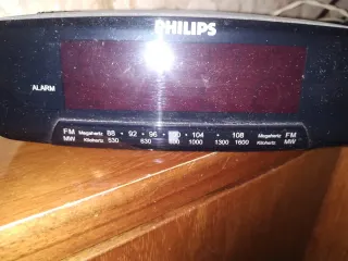 Philips FM/MW clock radio - black