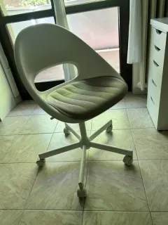 Sedia da ufficio IKEA bianca con rotelle