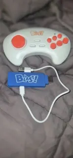 Console retro BLAST con controller e chiavetta USB