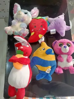 Seis peluches pequeños nuevos