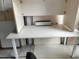 Bürotisch mit Trennwand