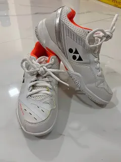 Chaussures de sport blanches Yonex