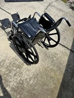 Sedia a rotelle ruote grandi nera