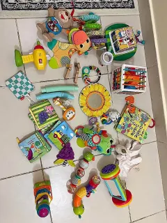 Lot de jouets d'eveil pour bebe