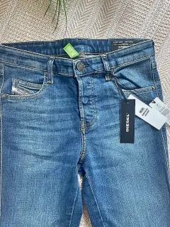 Jean slim bleu Diesel avec etiquettes