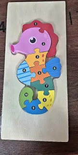 Holzpuzzle in Form eines Seepferdchens