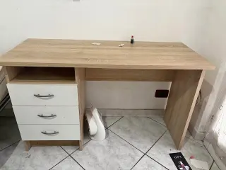 Oak/sonoma desk with white drawers