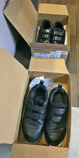 Dos pares de zapatillas Campus