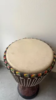 Djembe en bois a peau naturelle