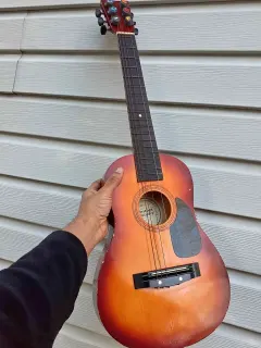 Chitarra acustica First Act per bambini