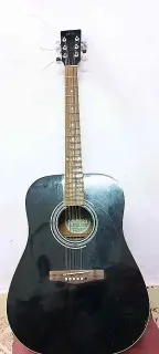Guitarra acústica dreadnought