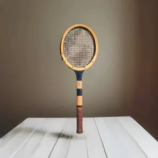 Racchetta da tennis vintage in legno da collezione