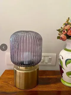 Tischlampe aus Glas und Messing