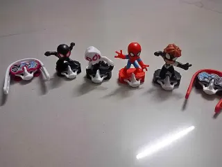 Vier Mini-Figuren Spider-Man mit Werfern
