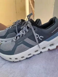 Baskets de running grises et noires