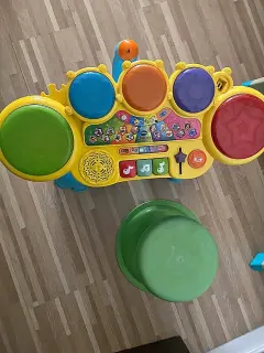 Batterie d'eveil en plastique avec tabouret