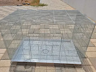 Cage grillagee avec bac en plastique