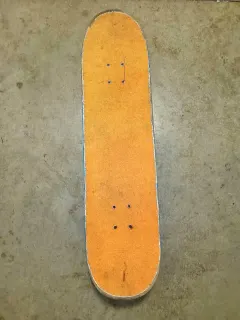 Tavola skateboard con grip arancio