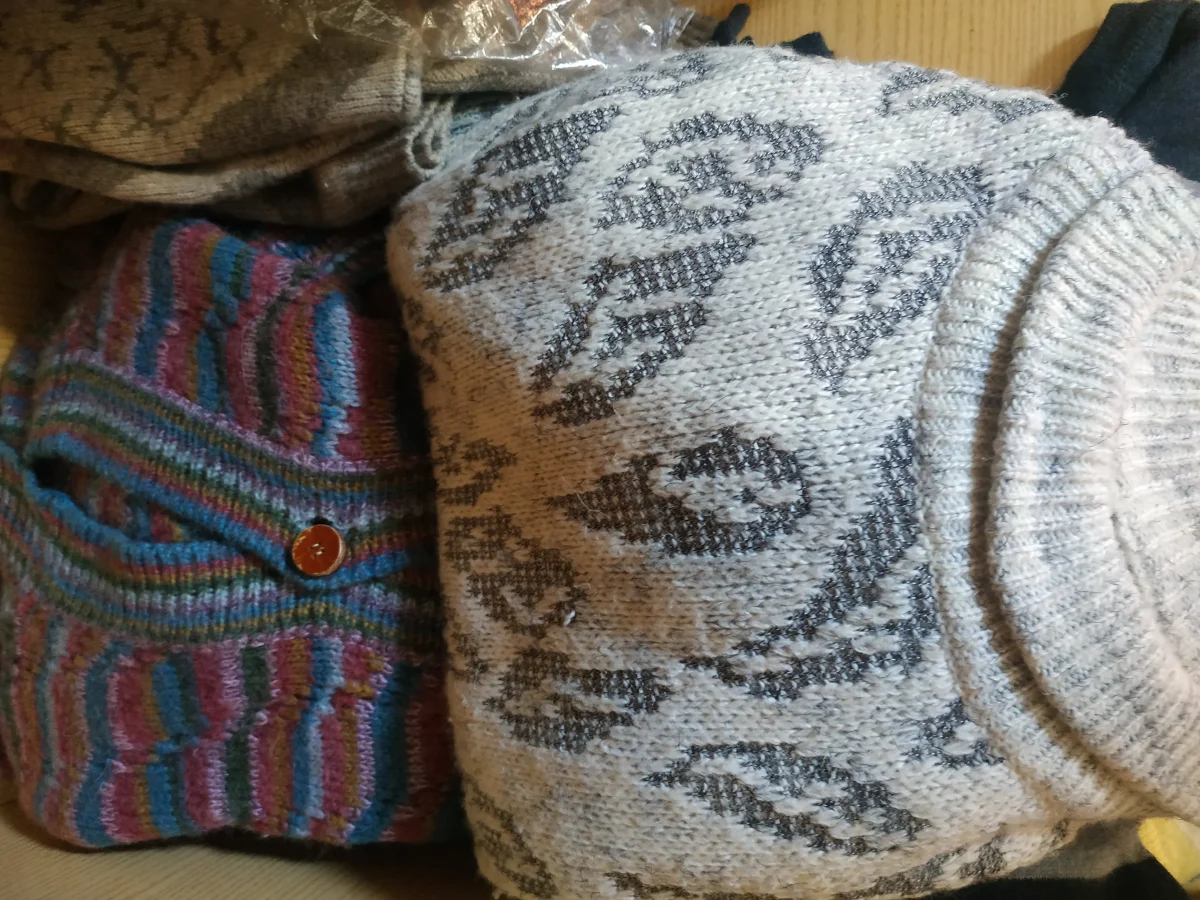 2 knitted jumpers