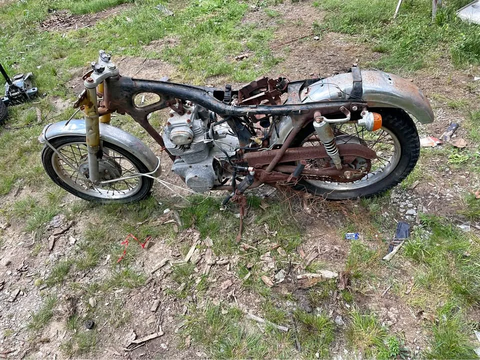 Moto vintage da restauro