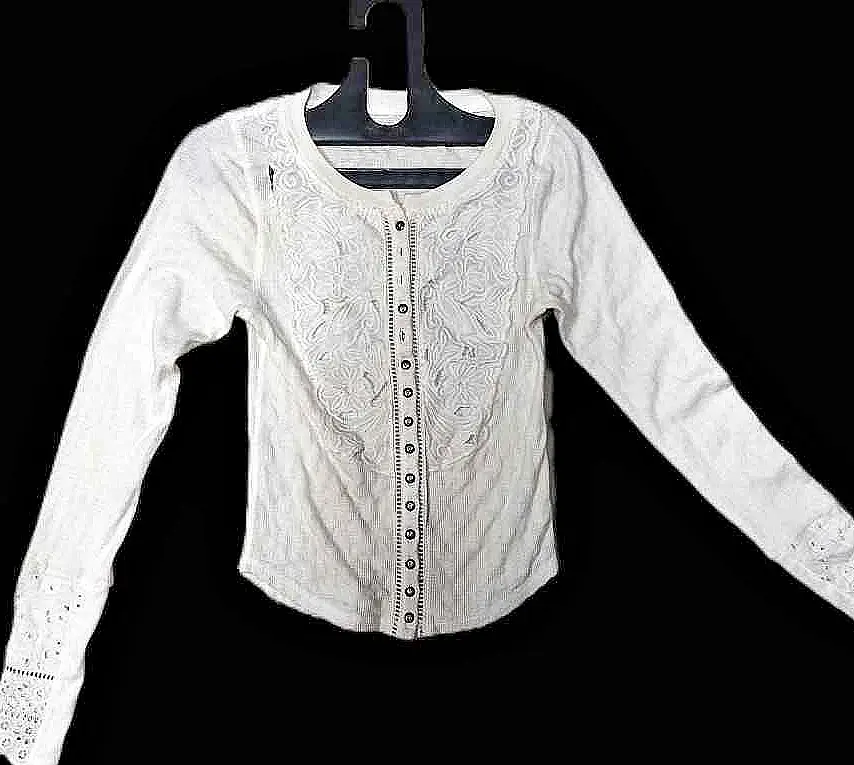 Damenbluse mit langen Ärmeln