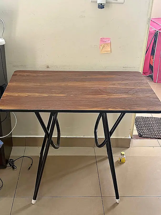 Klapptisch mit Platte in Holzoptik
