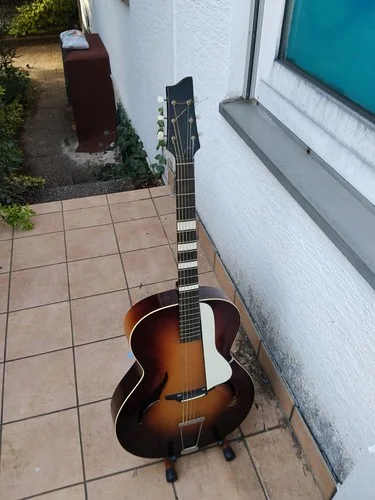 Vintage sunburst archtop jazz collector's guitar
