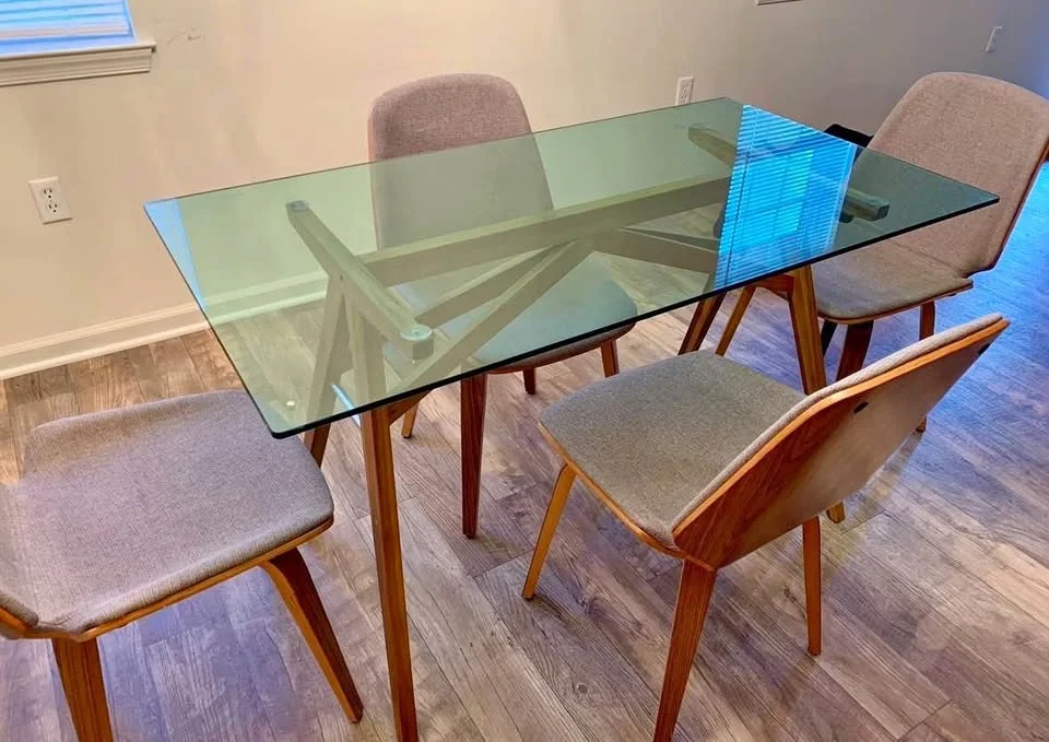 Table design plateau verre pieds en bois