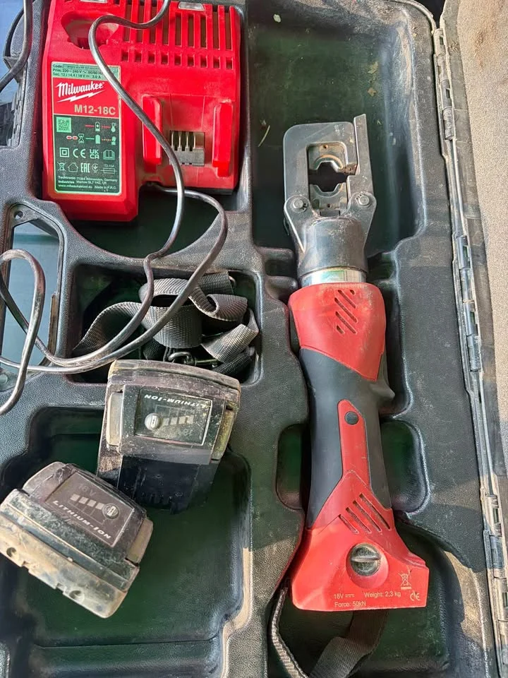 Milwaukee M12-18C hydraulic press - with case