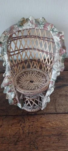 Vintage 70s peacock-style wicker chair