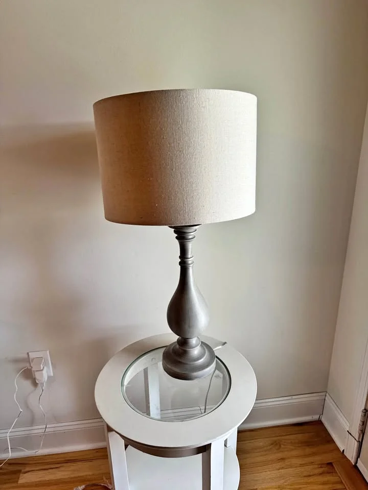 Lampada da terra base argento paralume in lino