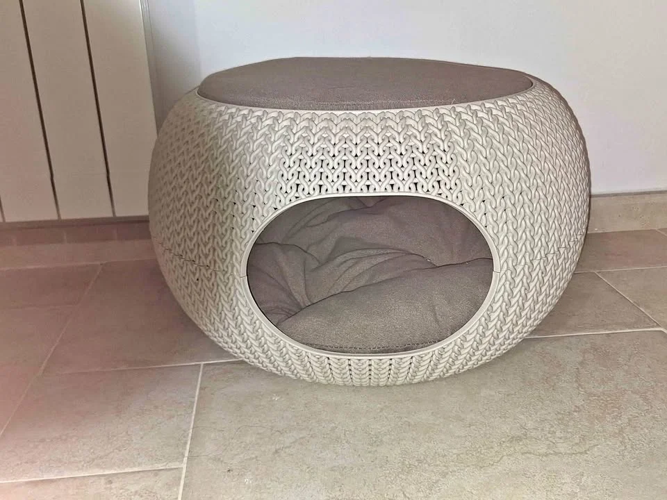 Curver Cozy white cat bed - wicker style