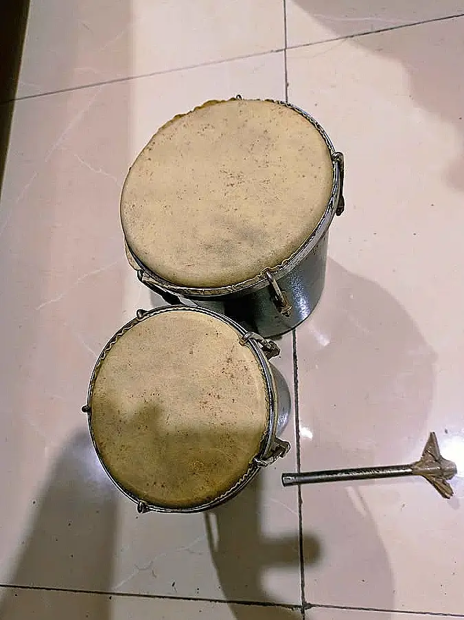 Bongos con cuerpos de metal