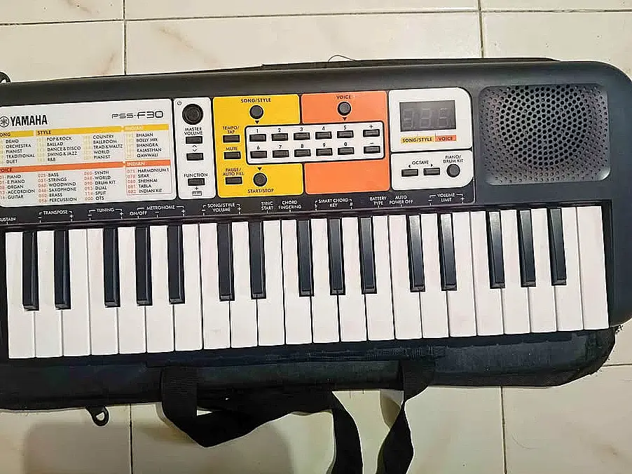 Teclado Yamaha PSS-F30 con bolsa