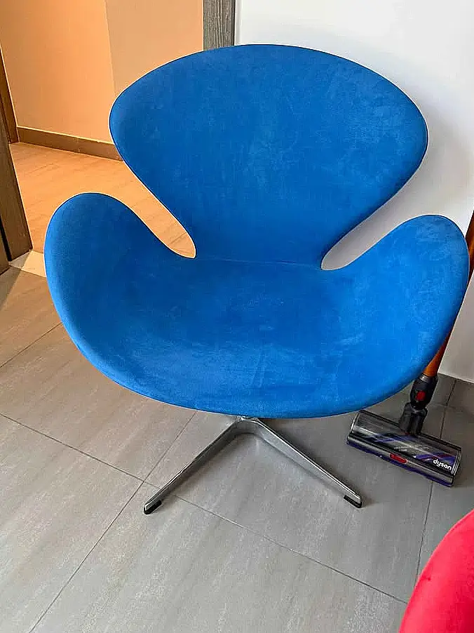 Fauteuil pivotant bleu a pied chrome