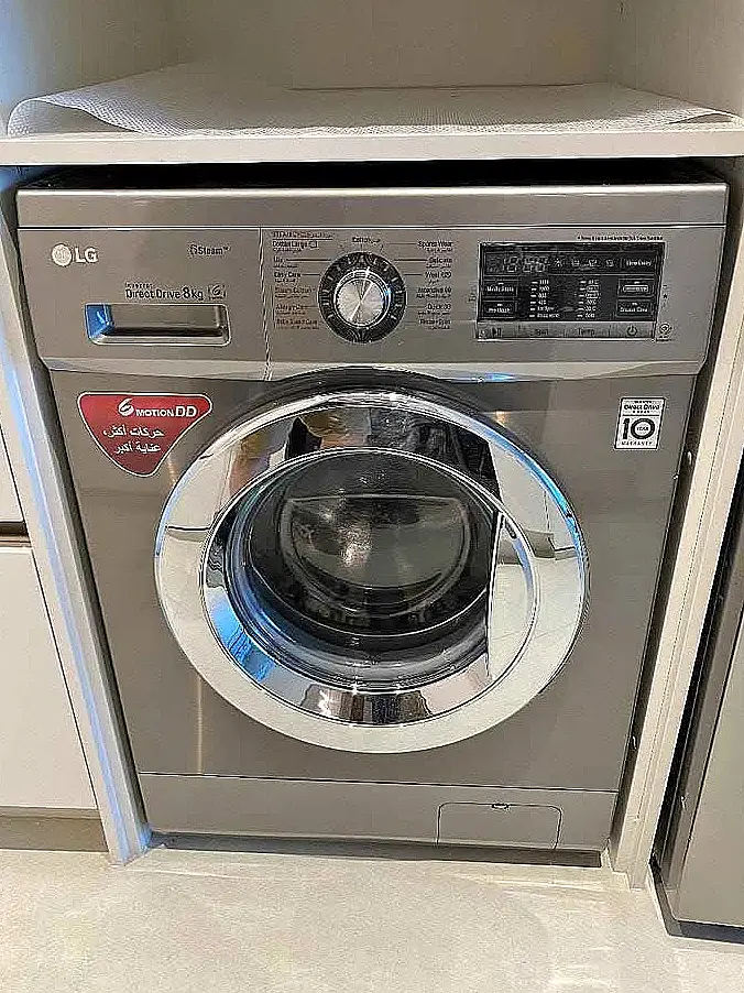 Lave-linge frontal LG gris argent