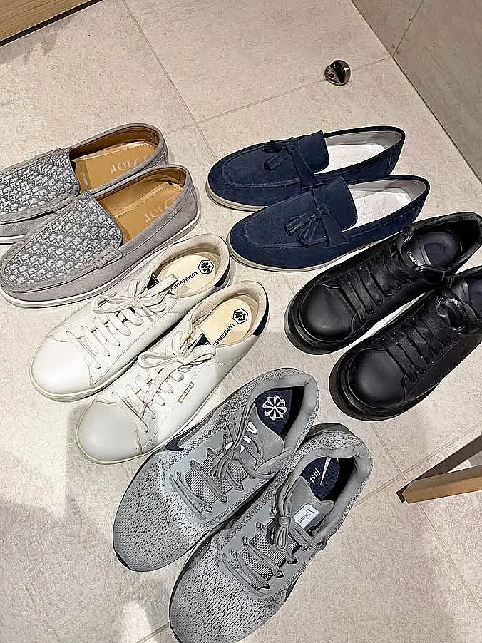 Lot de cinq paires de chaussures